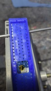 Nahaufnahme eines blauen Breadboards