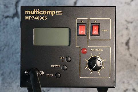 Multicomp Pro MP740965 Gerät mit Display und Reglern