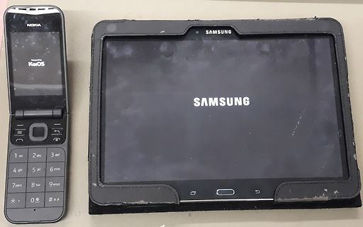 Nokia Klapphandy und Samsung Tablet