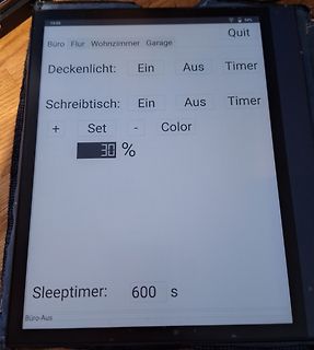 Abfotografierter Touchscreen einer Smart-Home-Steuerung