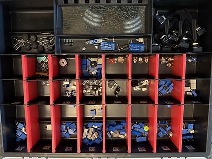 Sortimentskasten mit elektronischen Bauteilen