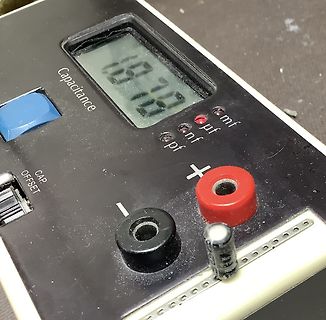 Digitales Multimeter mit Kapazitätsmessung