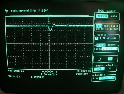 Oszilloskop-Display mit Signalverlauf