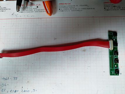 Flachbandkabel an kleiner Leiterplatte
