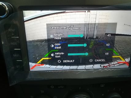 Einstellungsmenü eines Rückfahrkamerasystems im Auto