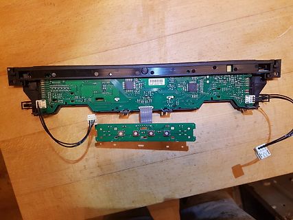 Leiterplatte eines Bedienpanels mit Flachbandkabel