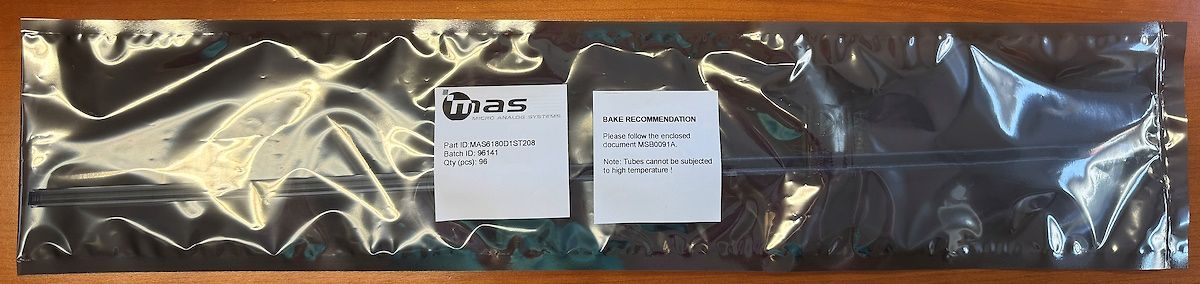 Verpackung mit Etiketten von Micro Analog Systems