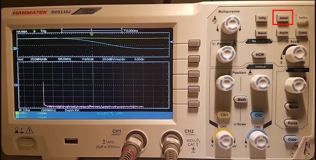 Oszilloskop mit Wellenform auf Display