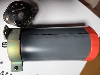 Elektromotor mit abgenommenem Gehäusedeckel