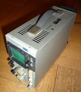 Altes Oszillograf Gerät auf Holztisch