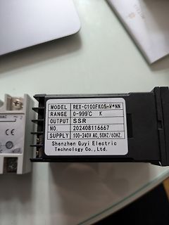 Typenschild eines Temperaturreglers