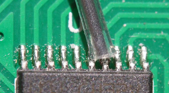 Lötstelle eines integrierten Schaltkreises auf Leiterplatte