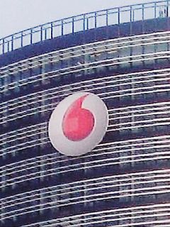 Vodafone Logo an einem Gebäude
