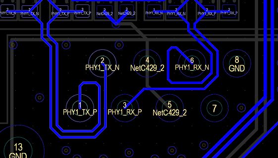 Ausschnitt eines PCB-Layouts mit Signalbeschriftungen