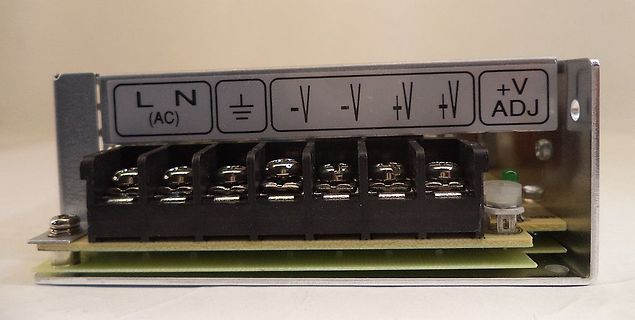 Anschlussklemmen eines Schaltnetzteils