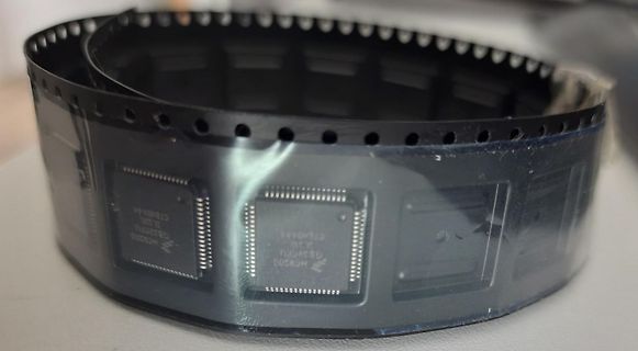 Filmstreifen mit Abbildungen von Mikrochips