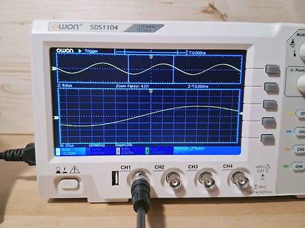 Owon SDS1104 Oszilloskop mit Sinuswelle
