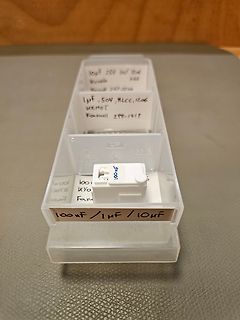 Sortierbox mit Kondensatoren