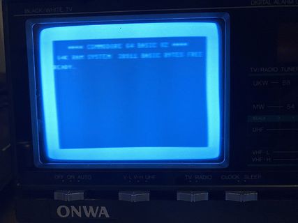 Abfotografierter Bildschirm eines Commodore 64 auf Onwa TV