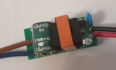 Leiterplatte mit Elektrolytkondensator und Bauteilen
