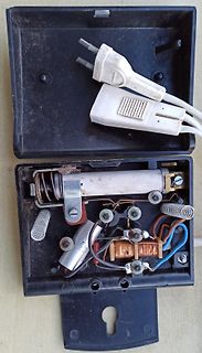 Innenansicht eines Netzteils mit Bauteilen