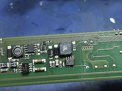 Nahaufnahme einer Leiterplatte mit elektronischen Bauteilen