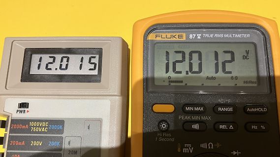Vergleich zweier Digitalmultimeter Messwerte
