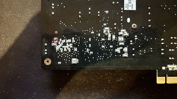 Nahaufnahme einer Leiterplatte mit SMD-Bauteilen