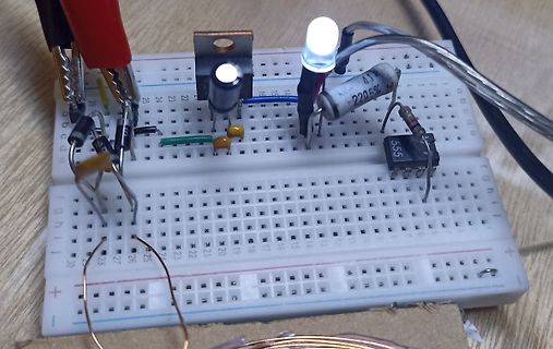 Aufbau auf einem Breadboard mit Bauteilen
