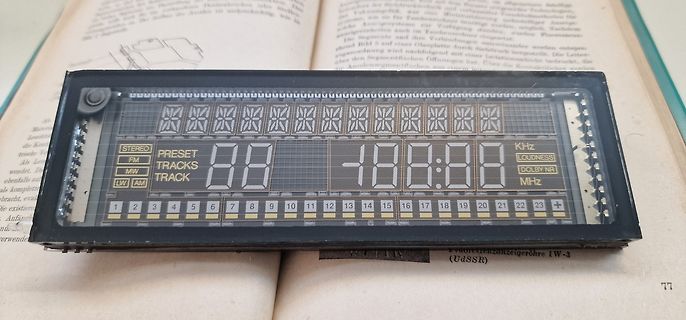 Vakuumfluoreszenzdisplay eines Radios