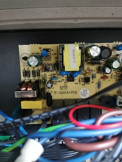 Foto einer Leiterplatte mit elektronischen Bauteilen