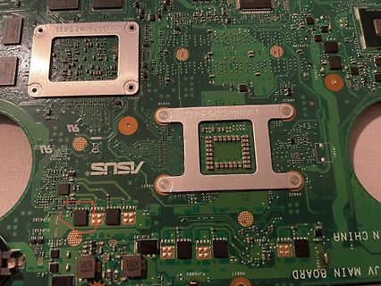 Nahaufnahme einer ASUS Hauptplatine