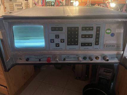Frontansicht eines EIP 928 Mikrowellen-Signalgenerators