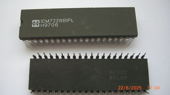 Zwei integrierte Schaltkreise in DIP-Gehäuse