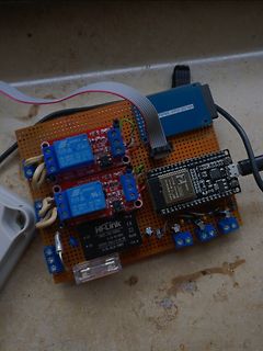 Aufbau einer Steuerplatine mit Relais und Mikrocontroller