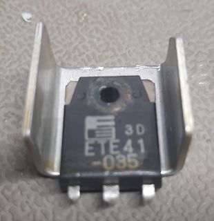 Elektronikbauteil mit Kühlkörper