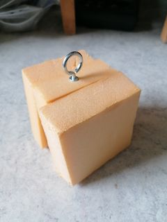 Schaumstoffblock mit Öse