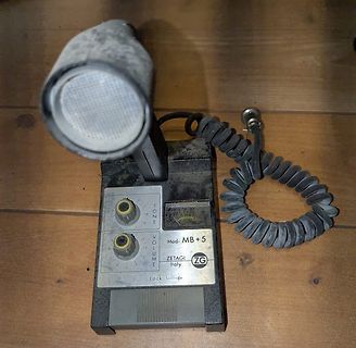 Altes Audio-Gerät mit Mikrofon