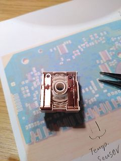 Mechanischer Tastenschalter auf Ausdruck eines PCB-Layouts