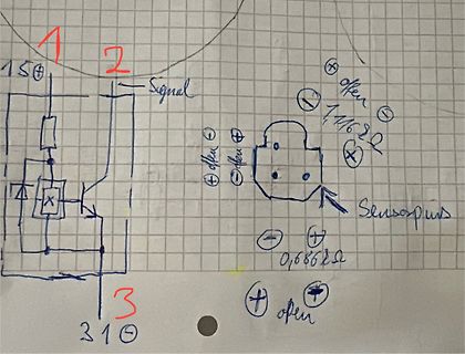 Handgezeichneter Schaltplan und Messwerte auf Karopapier