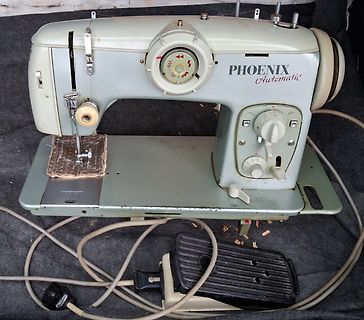 Phoenix Automatic Nähmaschine mit Fußpedal