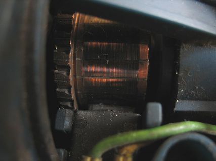 Detailaufnahme eines Elektromotors mit Kupferwicklungen