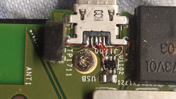 Nahaufnahme einer Leiterplatte mit USB-Anschluss