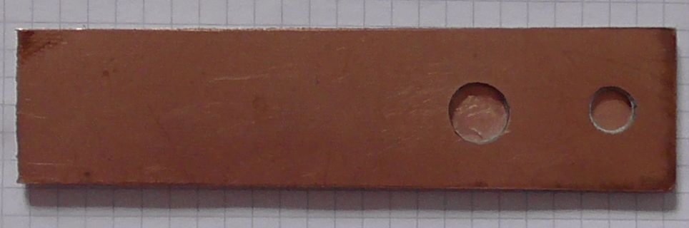 Kupferstreifen mit zwei Bohrungen