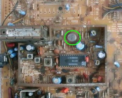 Nahaufnahme einer Leiterplatte mit elektronischen Bauteilen