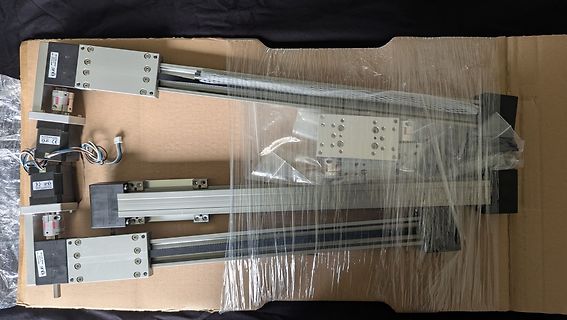 Lineare Achsen in Kartonverpackung