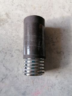 Metallischer Zylinder mit Gewinde