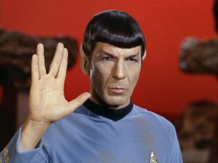 Spock aus Star Trek mit erhobener Hand