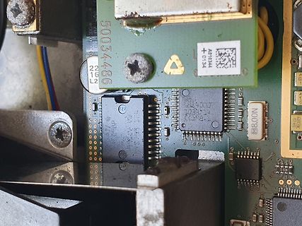 Nahaufnahme einer Leiterplatte mit integrierten Schaltkreisen