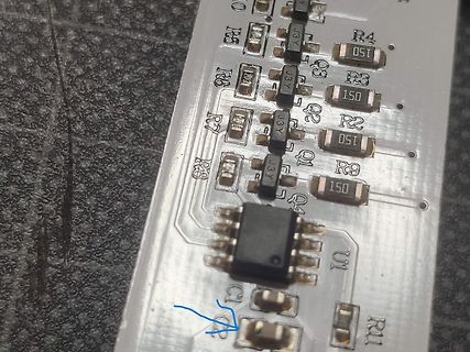 Nahaufnahme einer Leiterplatte mit SMD-Bauteilen